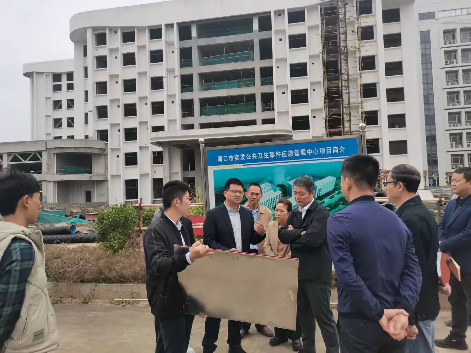 ?？谑行l(wèi)健委主任高新譜帶隊調(diào)研?？谑型话l(fā)衛(wèi)生公共事件應急管理中心項目